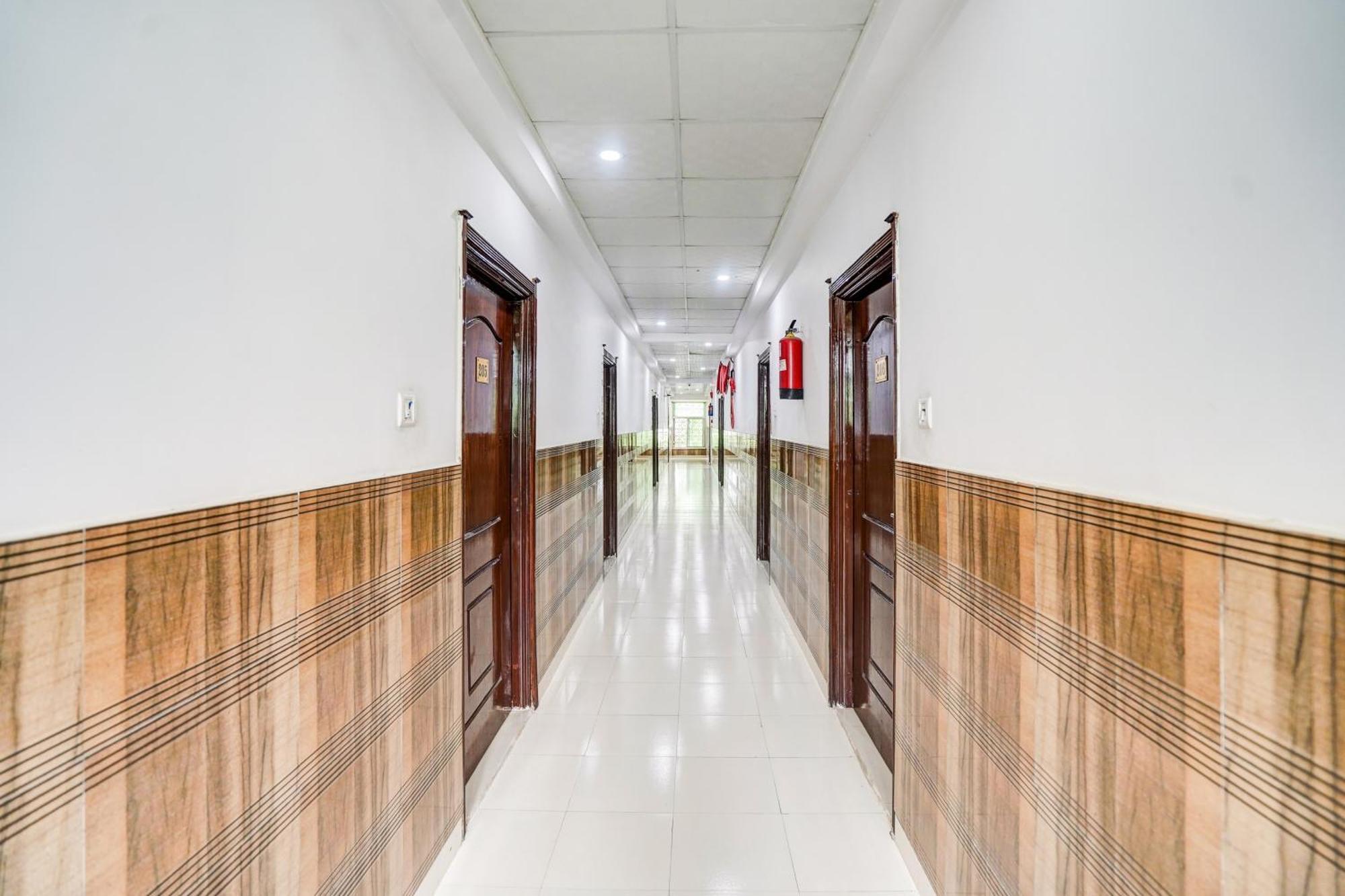 Super Hotel O Sgpgi Bijnaur Buitenkant foto