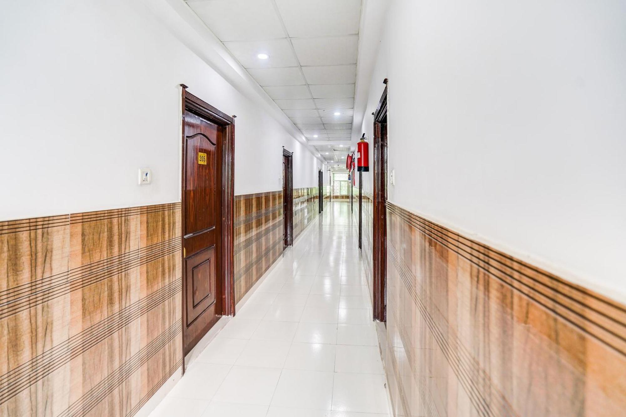 Super Hotel O Sgpgi Bijnaur Buitenkant foto